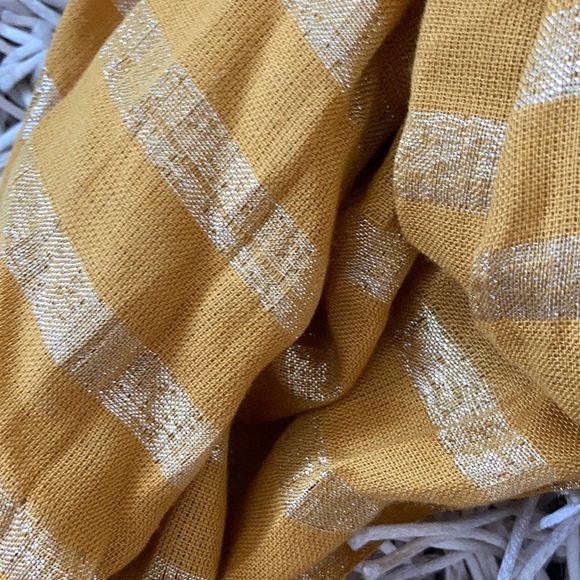 Stripped scarf - Picture 2 of 3